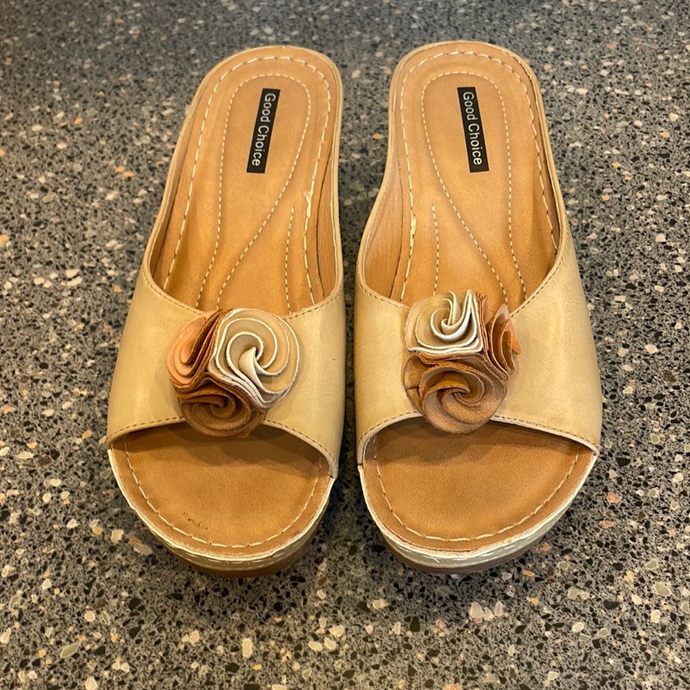 Good Choice Sydney Wedge Sandal size 38/7.5